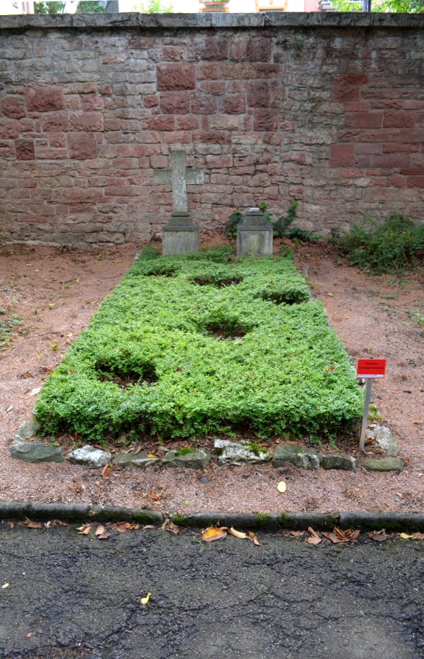 Frankfurt, Hauptfriedhof, Grab adM 64 Souchay (1)