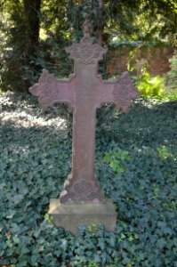 Frankfurt, Hauptfriedhof, Grab bei 488 Reinhard