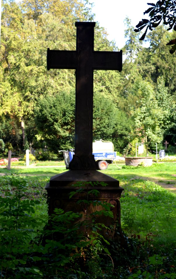 Frankfurt, Hauptfriedhof, Grab bei 489 Molitor