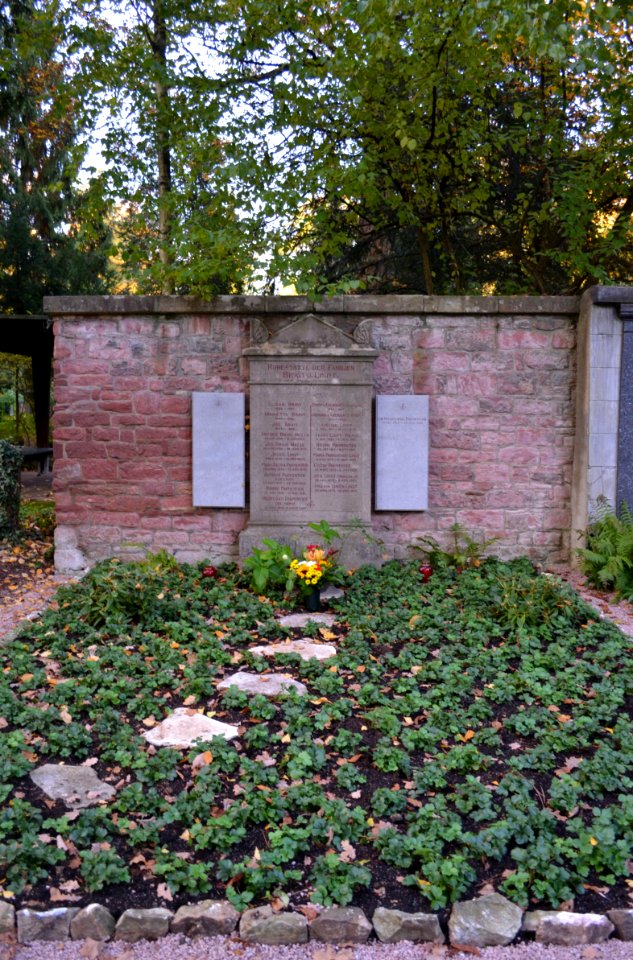 Frankfurt, Hauptfriedhof, Grab adM 550a Bravi-Lindt
