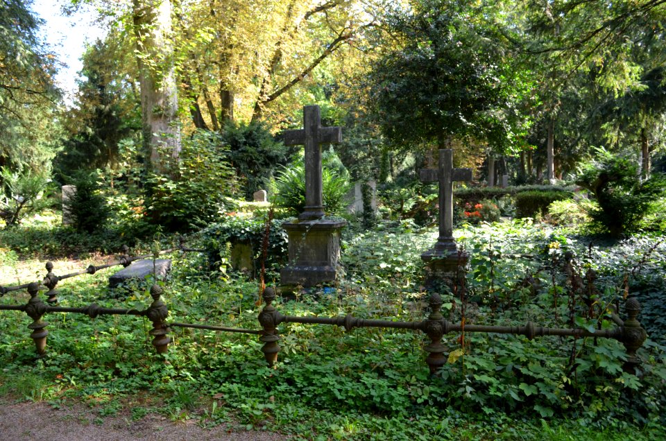 Frankfurt, Hauptfriedhof, Grab A 276-277 von Neufville-Harvey-Remy