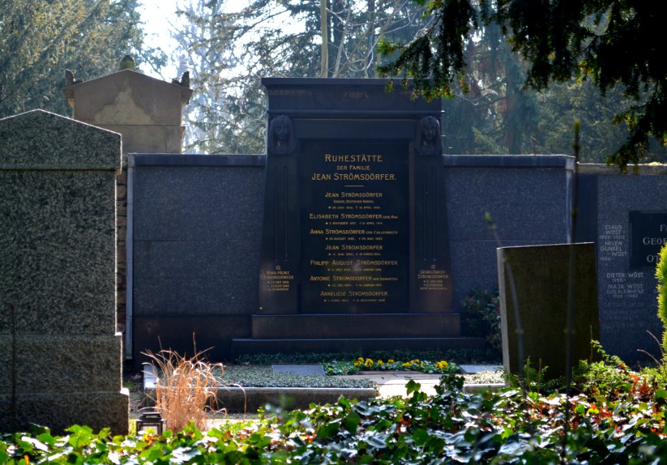 Frankfurt, Hauptfriedhof, Grab adM II 117-118 Strömsdörfer (1)