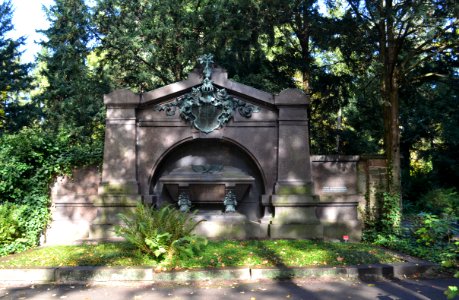 Frankfurt, Hauptfriedhof, Grab adM J 606-609 von Brüning