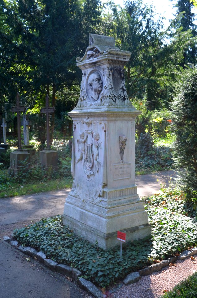 Frankfurt, Hauptfriedhof, Grab B 45-46 Rühl (1)