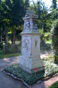 Frankfurt, Hauptfriedhof, Grab B 45-46 Rühl (1)