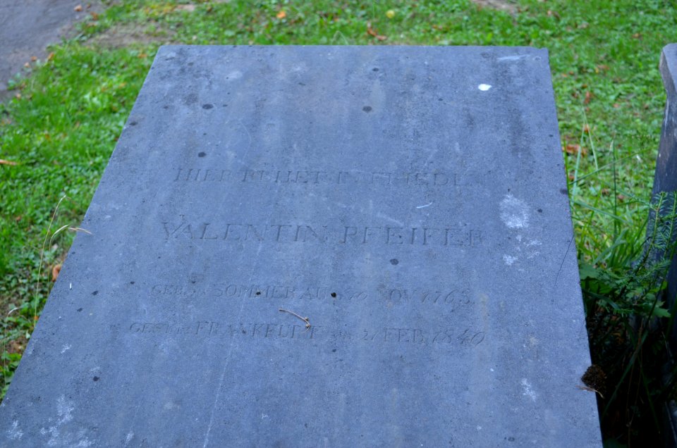 Frankfurt, Hauptfriedhof, Grab B 128 Pfeiffer (1)