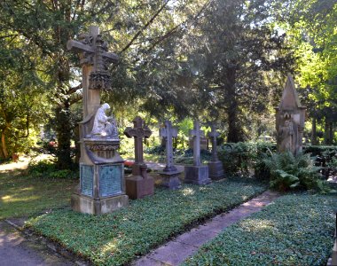 Frankfurt, Hauptfriedhof, Grab B 141-142 Katholische Geistlichkeit, Linke Seite