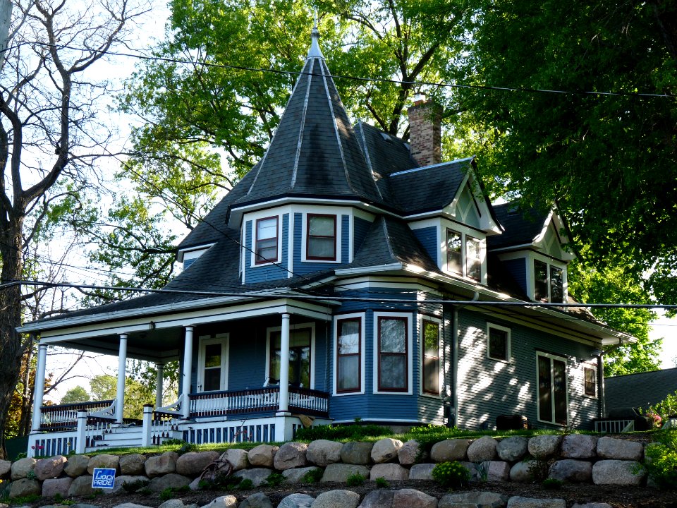 Frank T and Polly Lewis house