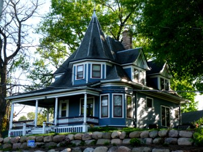 Frank T and Polly Lewis house