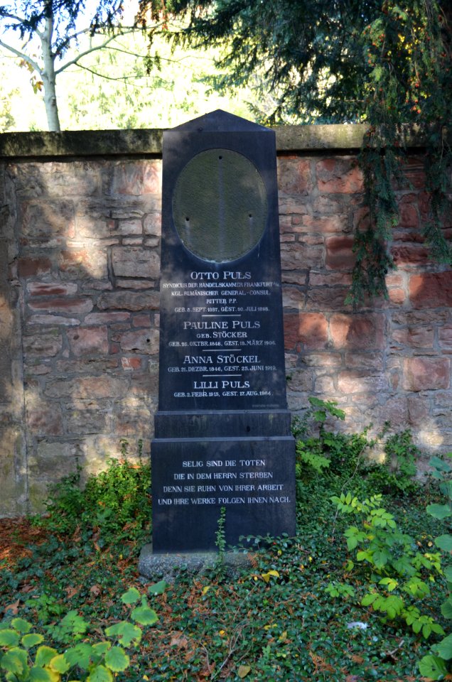 Frankfurt, Hauptfriedhof, Grab adM F 465b Puls