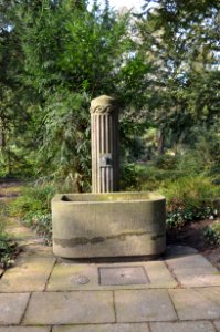 Frankfurt, Hauptfriedhof, Brunnen bei V 341 (1)