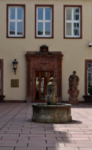 Frankfurt, Brunnen im Hof der Bethmann-Bank photo