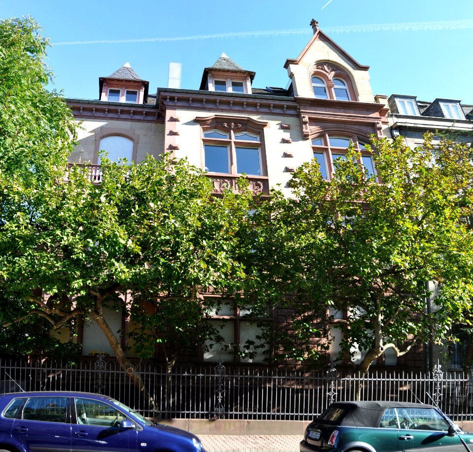 Frankfurt, Beethovenstraße 38 zusammengesetzt