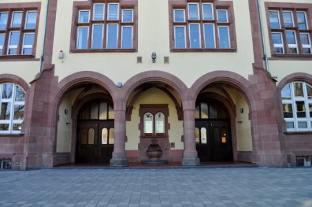 Frankfurt, Bonifatiusschule, Eingang