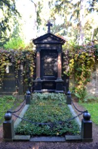Frankfurt, Hauptfriedhof, Grab adM 534 Kalb des Raths