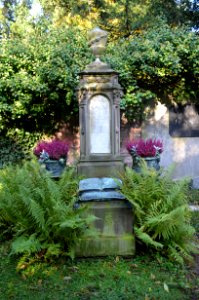 Frankfurt, Hauptfriedhof, Grab adM F 465k Jost