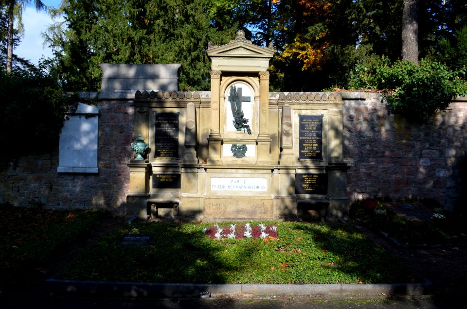 Frankfurt, Hauptfriedhof, Grab adM 489-490 Rothhan