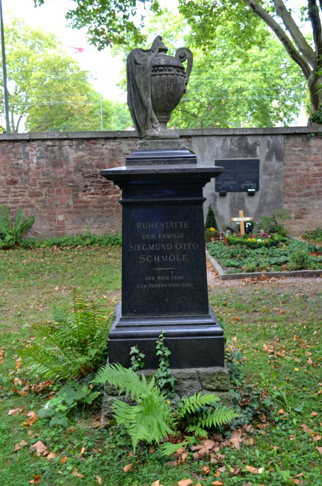 Frankfurt, Hauptfriedhof, Grab A 20-21 Schmöle