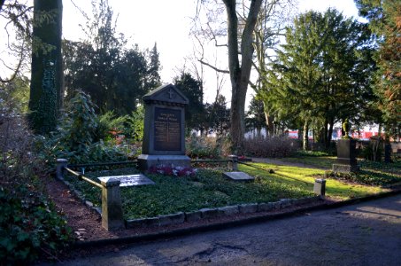 Frankfurt, Hauptfriedhof, Grab A 141 Riese (1)