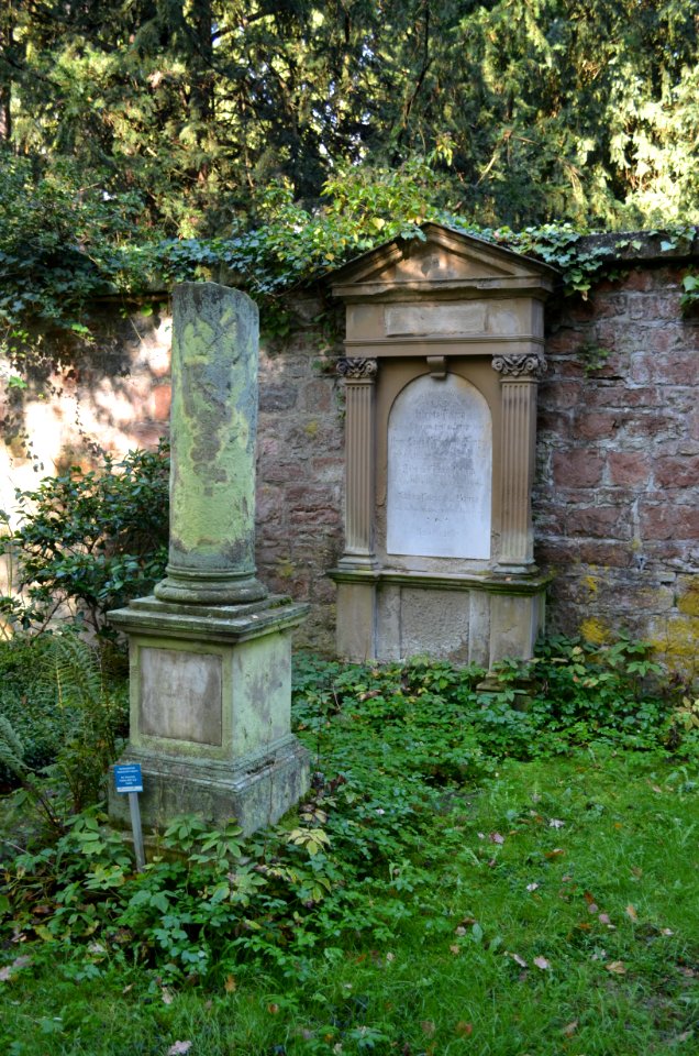 Frankfurt, Hauptfriedhof, Grab adM 526 Peters