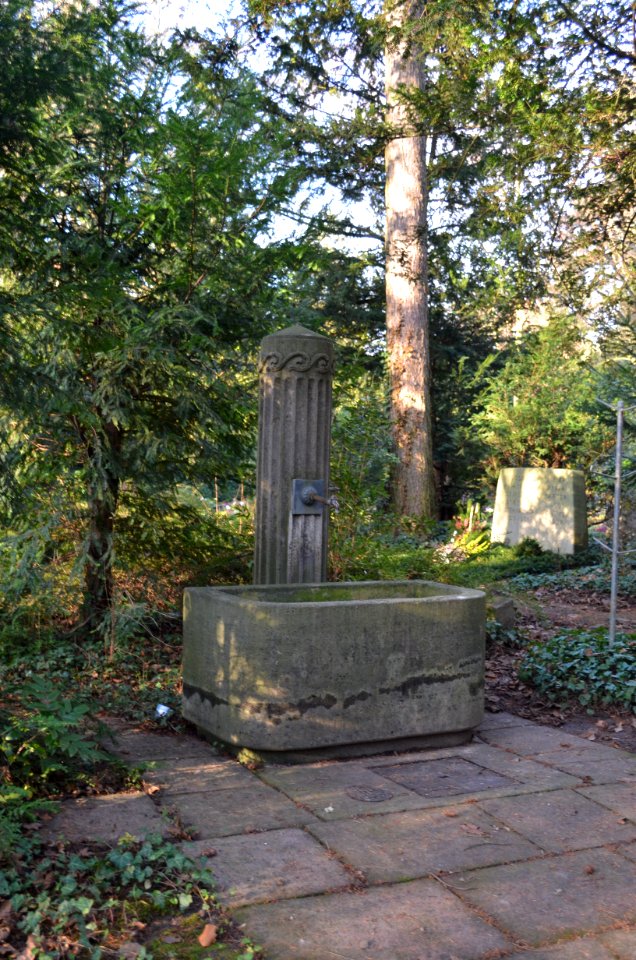 Frankfurt, Hauptfriedhof, Brunnen bei V 341