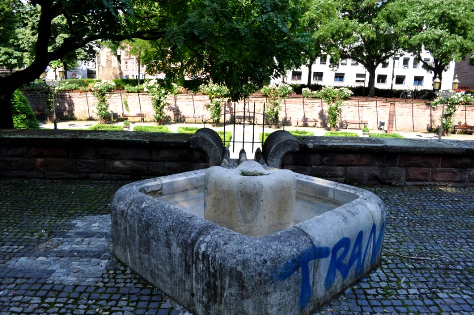 Frankfurt, Brunnen, Eschersheimer Anlage, Zulauf