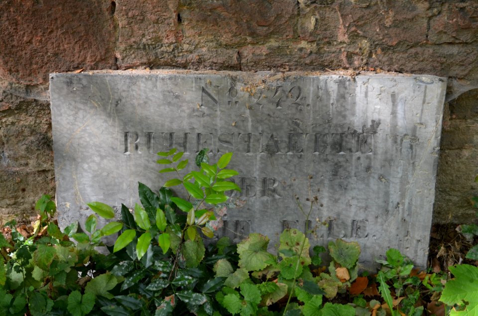 Frankfurt, Hauptfriedhof, Grab adM 242 Elle