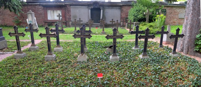 Frankfurt, Hauptfriedhof, Grab adM 214-215 de Neufville (2)