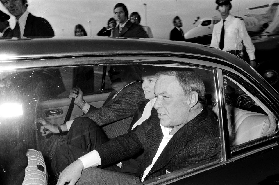 Frank Sinatra at Amsterdam Airport Schiphol (1975-06-02) - 1