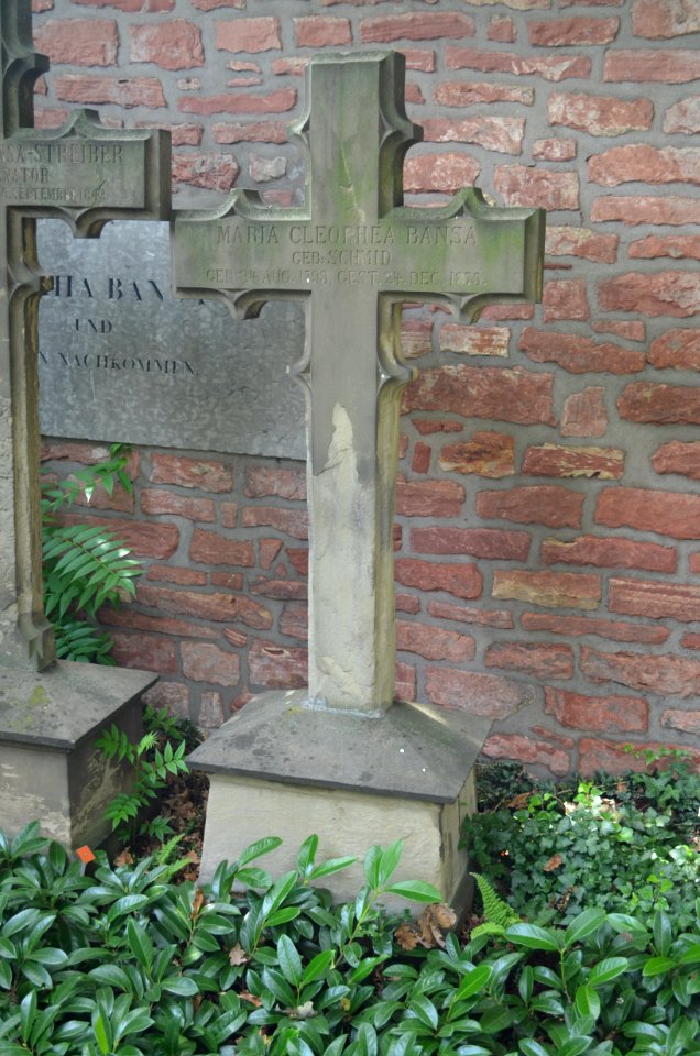 Frankfurt, Hauptfriedhof, Grab adM 204 Bansa (1)