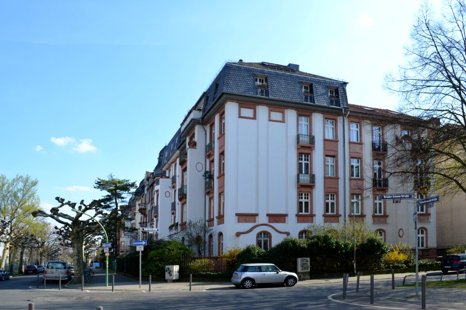 Frankfurt, Brüder-Grimm-Straße 50