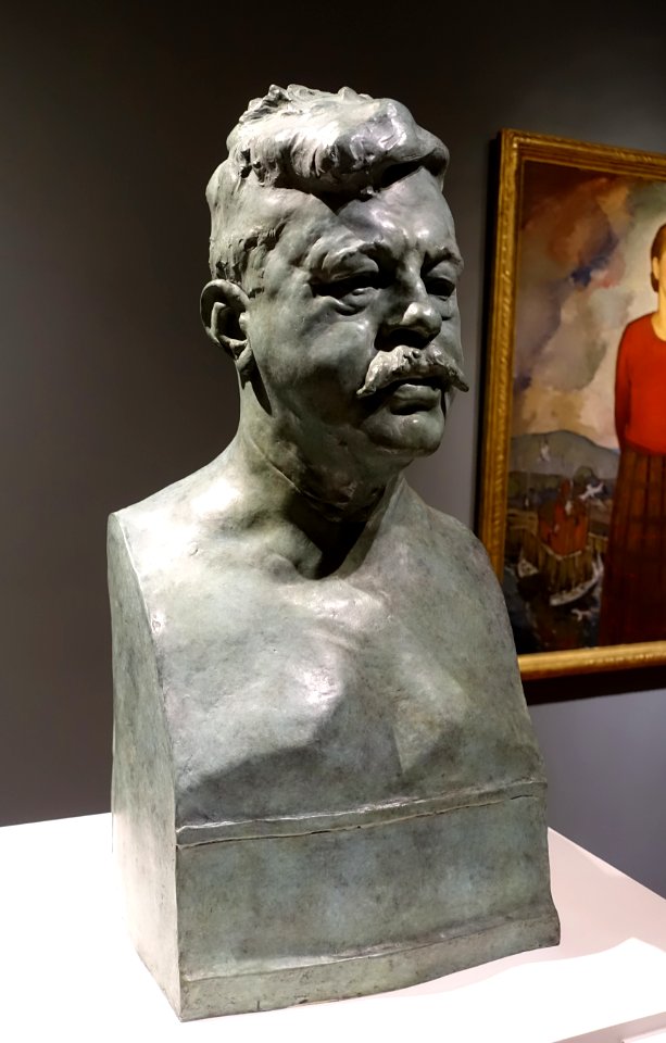 Frank Duveneck by Charles Grafly, 1915, bronze, view 2 - Cape Ann Museum - Gloucester, MA - DSC01054