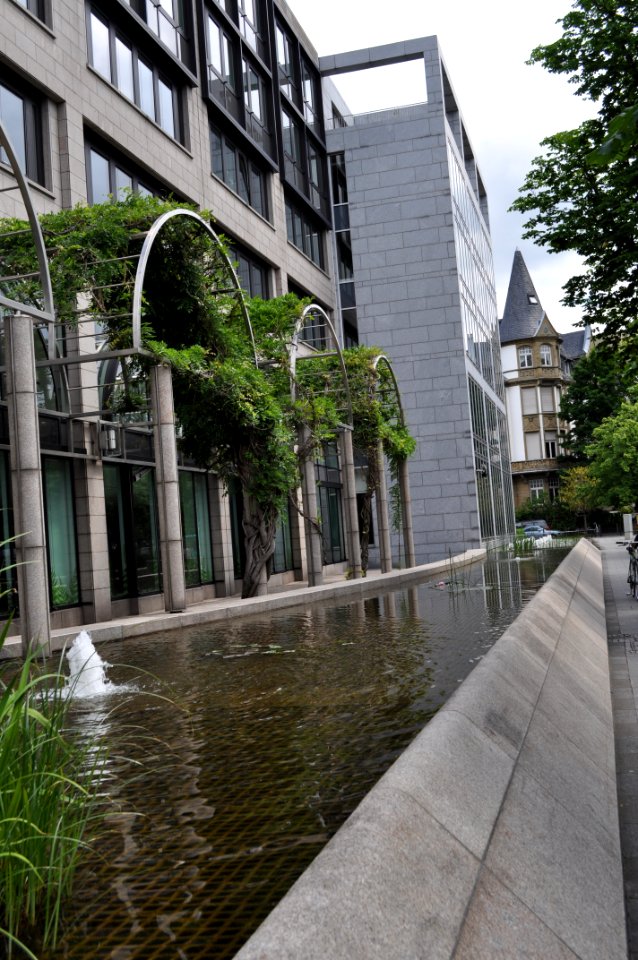 Frankfurt, Brunnen KfW