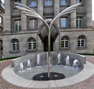 Frankfurt, Brunnen vor Taunusanlage 3 (2)