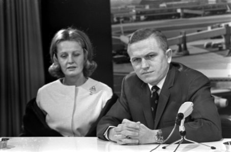 Frank Borman en echtgenote geven persconferentie op Schiphol, Bestanddeelnr 922-0906