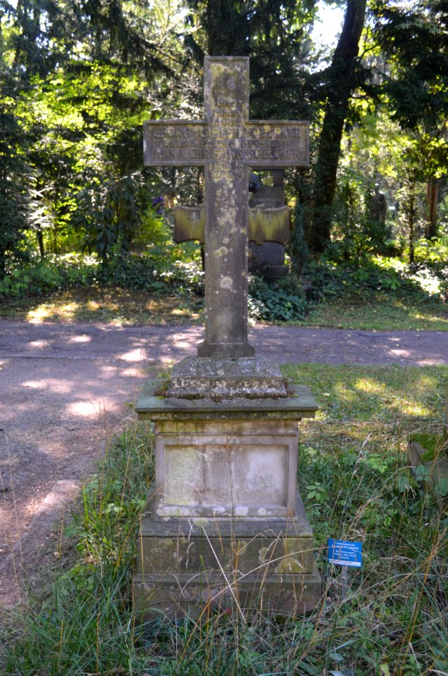 Frankfurt, Hauptfriedhof, Grab A 224-226 Voelker