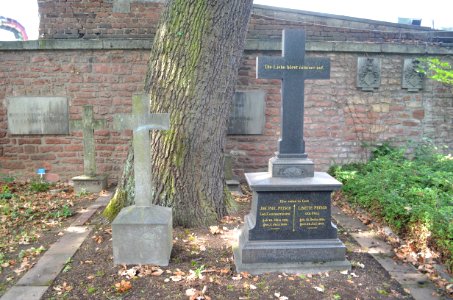 Frankfurt, Hauptfriedhof, Grab adM 208 Petsch-Goll