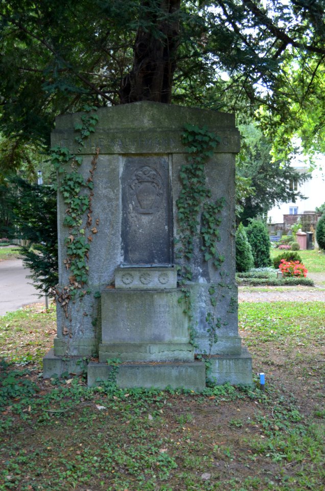 Frankfurt, Hauptfriedhof, Grab adM 259 Kaufmann-Streng