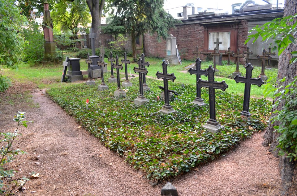 Frankfurt, Hauptfriedhof, Grab adM 214-215 de Neufville (1)