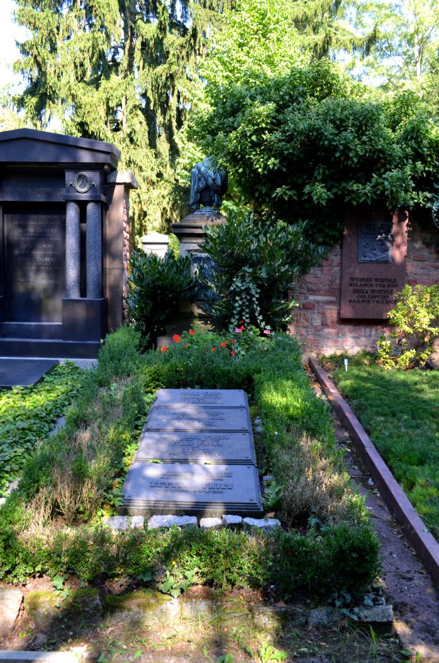 Frankfurt, Hauptfriedhof, Grab adM 344 Fries (1)