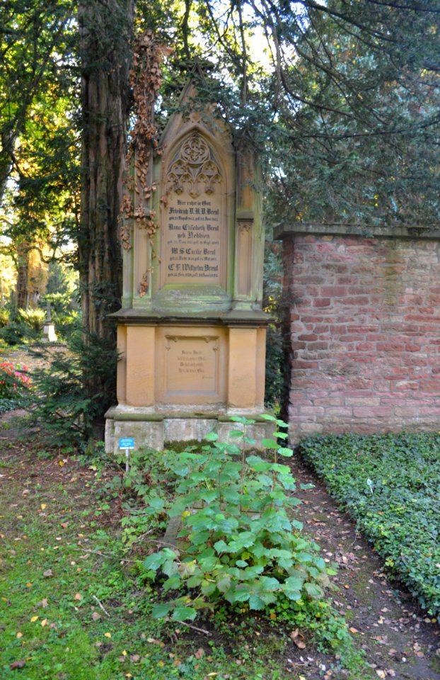 Frankfurt, Hauptfriedhof, Grab adM 278a Breul (1)