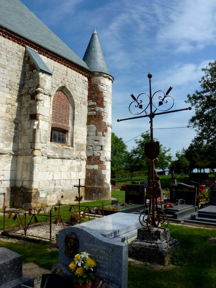 Fraillicourt (Ardennes) église Notre-Dame, tour de défense
