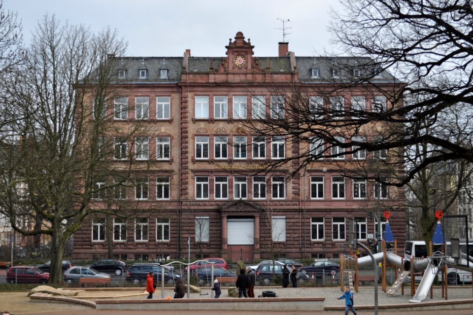 Frankfurt, Glauburgschule