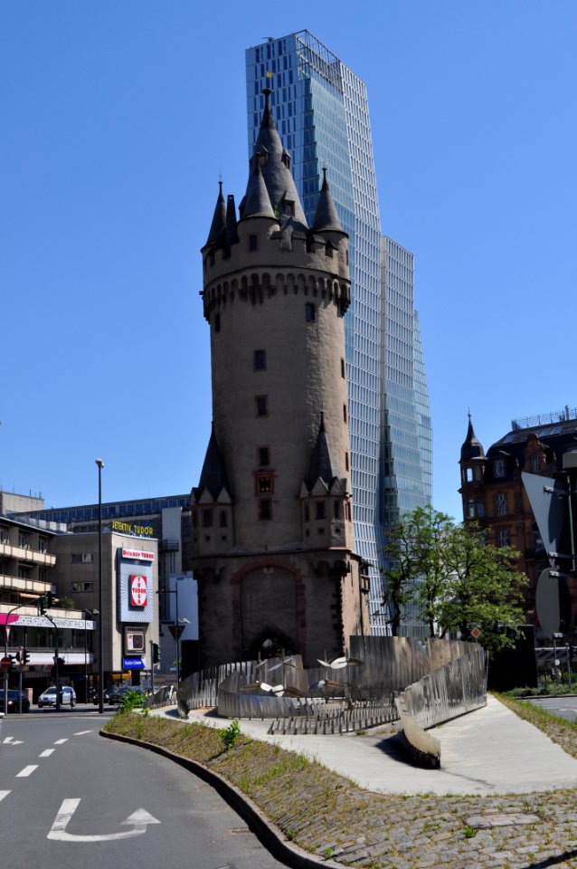 Frankfurt, Göpfert-Brunnen und Eschenheimer Turm