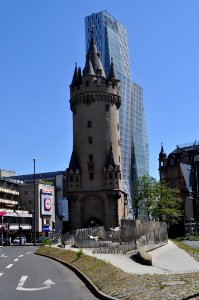 Frankfurt, Göpfert-Brunnen und Eschenheimer Turm