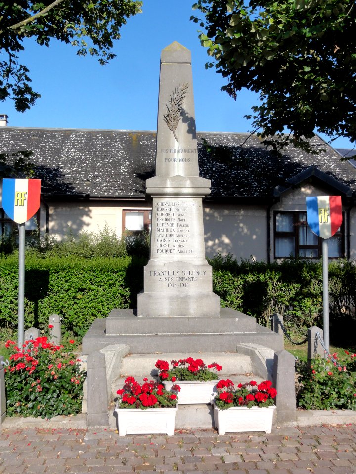 Francilly-Selency (Aisne) monument aux morts 1914-18