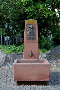 Frankfurt, Fechenheim, Jean Pauli-Brunnen