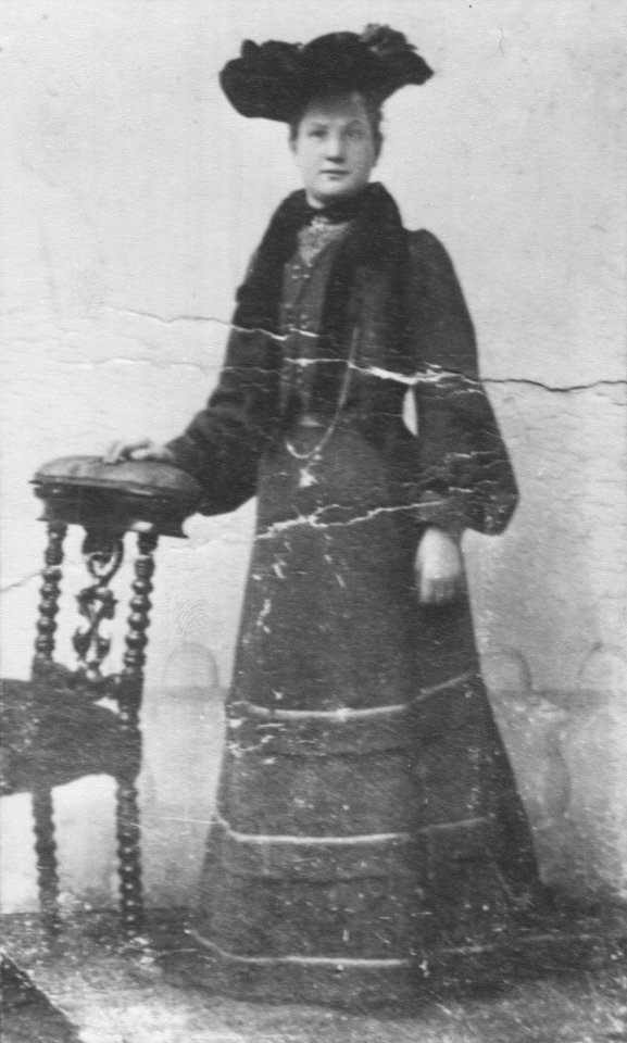 Francisca Evers, geb 1-9-1883 te Arnhem, overleden 15-3-1950 te Amsterdam, getrouwd met Gerrit Schuitemaker op 20-1-1909 foto 2