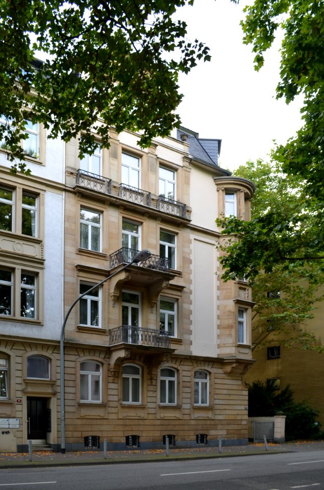 Frankfurt, Hans-Thoma-Straße 11