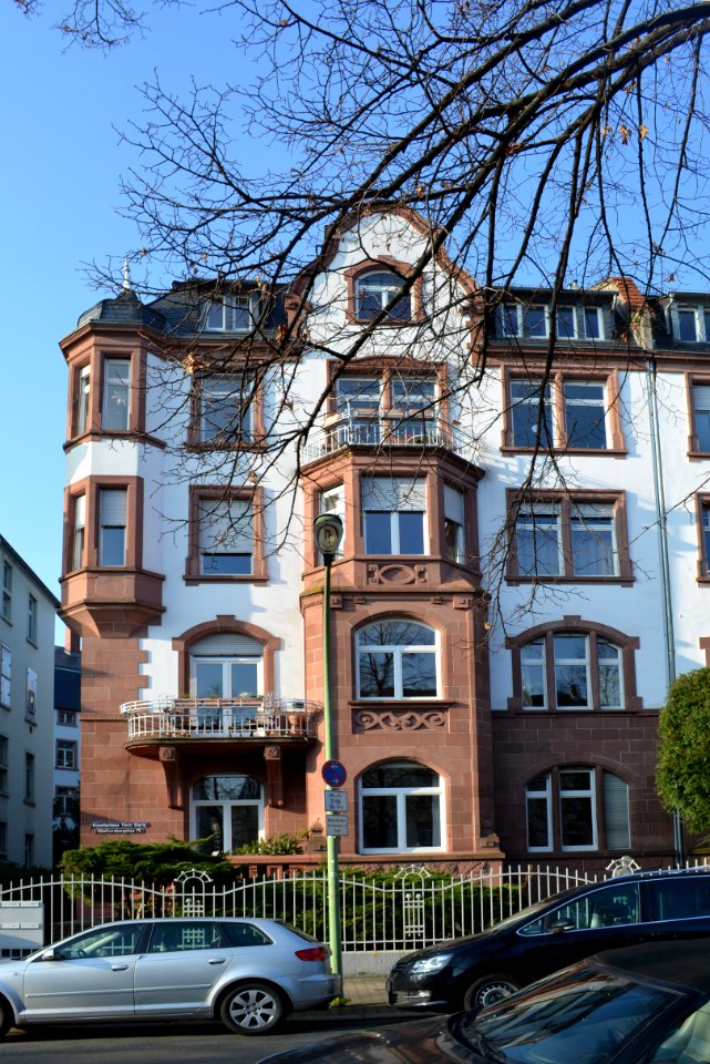 Frankfurt, Günthersburgallee 75